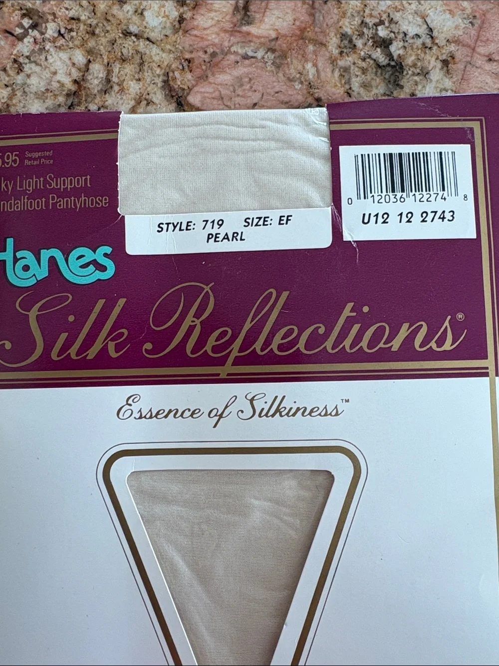 2 Pairs-Hanes Silk Reflections Sheer Pantyhose in Pearl and Barely There